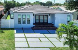 Einfamilienhaus – Surfside, Florida, Vereinigte Staaten. 931 000 €