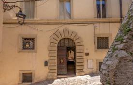 17-zimmer wohnung 604 m² in Trevi, Italien. 1 250 000 €