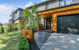 3-zimmer haus in der stadt in Etobicoke, Kanada. C$2 238 000