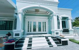 3-zimmer einfamilienhaus 160 m² in Pattaya, Thailand. $226 000