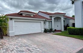 Haus in der Stadt – Doral, Florida, Vereinigte Staaten. $899 000