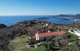 4-zimmer haus in der stadt 370 m² in Sveti Stefan, Montenegro. 1 575 000 €
