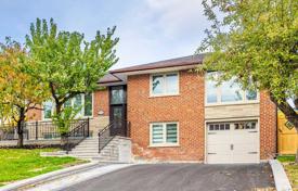 5-zimmer haus in der stadt in North York, Kanada. C$1 889 000