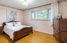 11-zimmer haus in der stadt in Etobicoke, Kanada. C$1 987 000