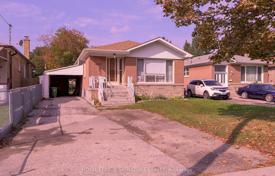 9-zimmer haus in der stadt in Scarborough, Kanada. C$1 345 000