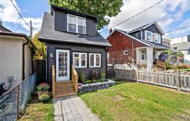 3-zimmer haus in der stadt in East York, Kanada. C$1 182 000