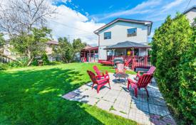 7-zimmer haus in der stadt in Etobicoke, Kanada. C$1 490 000