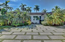 4-zimmer einfamilienhaus 150 m² in Sunny Isles Beach, Vereinigte Staaten. $1 900 000