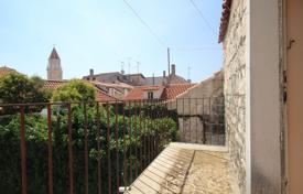 Haus in der Stadt – Trogir, Split-Dalmatia County, Kroatien. 350 000 €