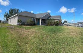 Haus in der Stadt – Cape Coral, Florida, Vereinigte Staaten. $435 000