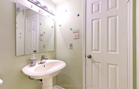 8-zimmer haus in der stadt in Scarborough, Kanada. C$1 998 000