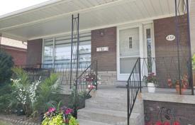 3-zimmer haus in der stadt in Etobicoke, Kanada. C$1 183 000