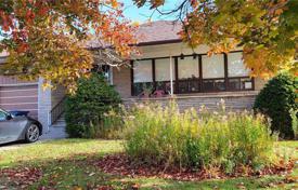 8-zimmer haus in der stadt in North York, Kanada. C$1 741 000