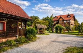 Grundstück in Karlovac, Kroatien. 1 400 000 €