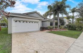 Haus in der Stadt – Pembroke Pines, Broward, Florida,  Vereinigte Staaten. $735 000