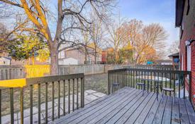 13-zimmer haus in der stadt in Scarborough, Kanada. C$2 061 000