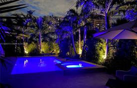 Haus in der Stadt – Sunny Isles Beach, Florida, Vereinigte Staaten. $3 100 000
