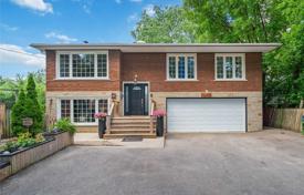 Haus in der Stadt – Scarborough, Toronto, Ontario,  Kanada. C$1 168 000