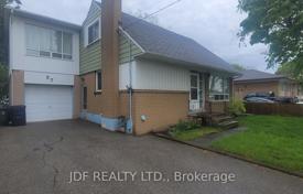 9-zimmer haus in der stadt in Etobicoke, Kanada. C$1 180 000