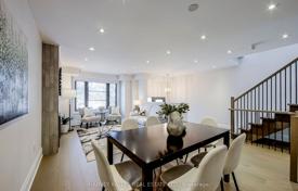 8-zimmer haus in der stadt in Etobicoke, Kanada. C$2 370 000