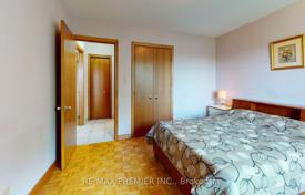 12-zimmer haus in der stadt in North York, Kanada. C$1 611 000