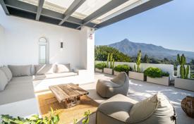 9-zimmer stadthaus 267 m² in Nueva Andalucia, Spanien. $2 081 000