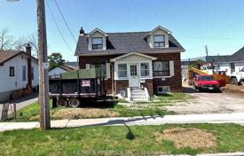 8-zimmer haus in der stadt in Etobicoke, Kanada. C$1 717 000
