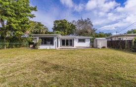 5-zimmer haus in der stadt 213 m² in Miami, Vereinigte Staaten. $1 100 000