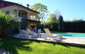 Villa – Forte dei Marmi, Toskana, Italien. 10 800 €  pro Woche