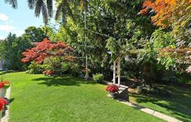 10-zimmer haus in der stadt in Etobicoke, Kanada. C$2 500 000