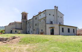 Schloss – Passignano Sul Trasimeno, Umbria, Italien. 1 600 000 €