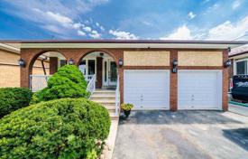 5-zimmer haus in der stadt in Etobicoke, Kanada. C$1 462 000