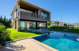 Freistehende Villa in der Nähe von Strand und Golfplätzen in Belek. $1 830 000