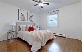 5-zimmer haus in der stadt in Etobicoke, Kanada. C$1 871 000