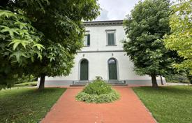 Villa 477 m² in Pisa, Italien. 990 000 €
