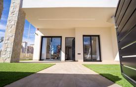 3-zimmer einfamilienhaus 82 m² in Torrevieja, Spanien. 295 000 €