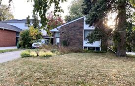 10-zimmer haus in der stadt in Etobicoke, Kanada. C$1 346 000