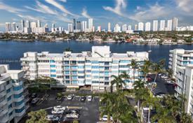 Eigentumswohnung – North Miami Beach, Florida, Vereinigte Staaten. 328 000 €