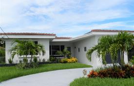 Einfamilienhaus – Surfside, Florida, Vereinigte Staaten. $839 000