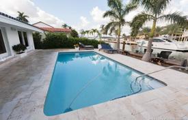 Villa – North Miami Beach, Florida, Vereinigte Staaten. 1 645 000 €
