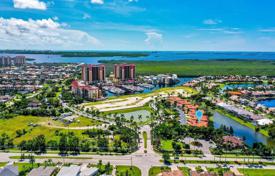 Haus in der Stadt – Cape Coral, Florida, Vereinigte Staaten. $500 000