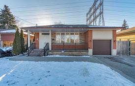 6-zimmer haus in der stadt in Etobicoke, Kanada. C$1 472 000