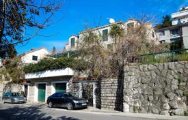 12-zimmer einfamilienhaus 590 m² in Herceg Novi (Stadt), Montenegro. 1 000 000 €