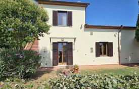3-zimmer villa 210 m² in San Gimignano, Italien. 798 000 €