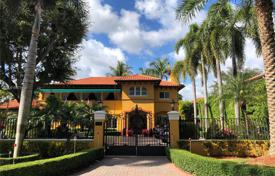 Villa – Miami, Florida, Vereinigte Staaten. 1 477 000 €