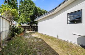 Haus in der Stadt – Hialeah, Florida, Vereinigte Staaten. $685 000