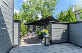 3-zimmer haus in der stadt in East York, Kanada. C$1 467 000