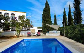 Villa – Ibiza, Balearen, Spanien. 8 700 €  pro Woche