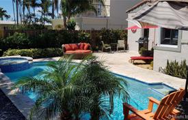 Villa – Surfside, Florida, Vereinigte Staaten. $845 000