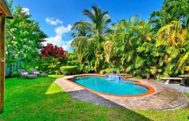 Villa – Surfside, Florida, Vereinigte Staaten. $779 000